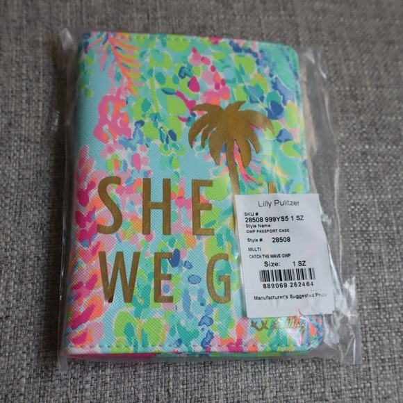Lilly Pulitzer “Shell We Go?” Passport Holder Case Catch the Wave Print - Picture 4 of 4